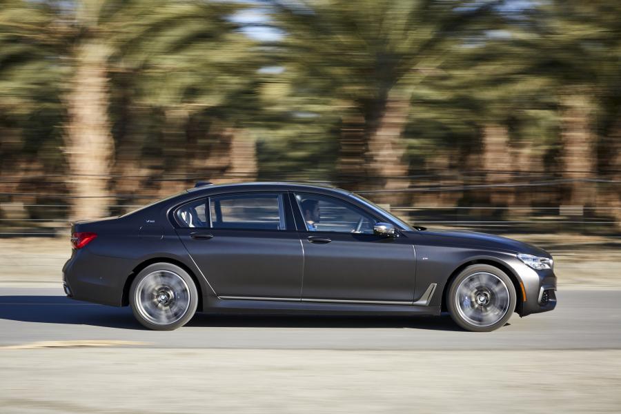  BMW M760i xDrive 2017 года  (NA) (фото 34 из 154)
